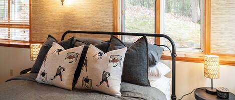 5 bedrooms, iron/ironing board, free WiFi, bed sheets