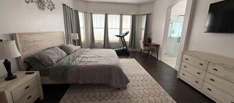 Spacious 4-bedroom house in lovely Buckeye neighborhood with pool!