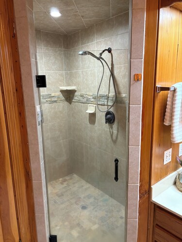 3-bedroom house in a quiet rural area just outside Jasper.