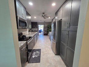 Mikroaaltouuni, uuni, liesi, astianpesukone