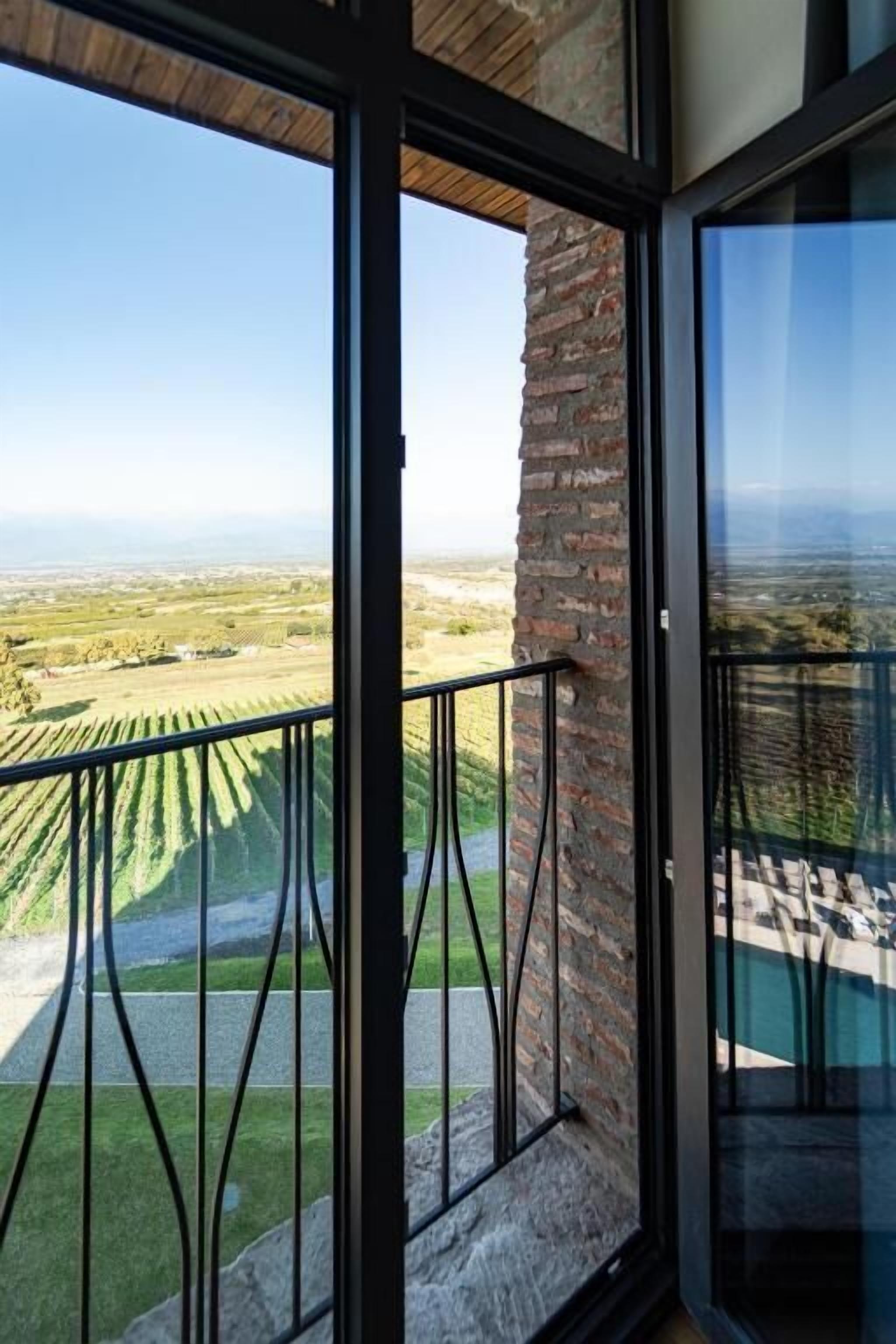 Juniorsvit - utsikt mot bergen | Interiör