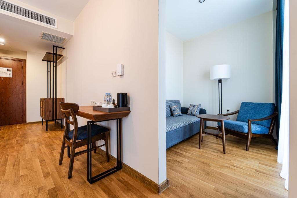 Junior Suite, Mountain View | Living area