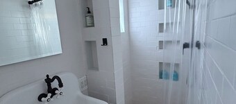 Adorable 1-bedroom apt in downtown charming Camden