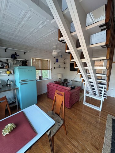 Adorable 1-bedroom apt in downtown charming Camden