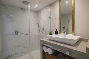 Towels, soap, toilet paper - Harbor171 beachside residence (Puerto Vallarta)