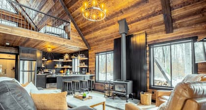 Hidden Gem. Cabin in woods. Sauna. Wood Fireplace. Pets ok.