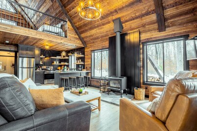 Hidden Gem. Cabin in woods. Sauna. Wood Fireplace. Pets ok.