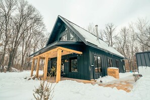 Exterior - Hidden Gem. Cabin in woods. Sauna. Wood Fireplace. Pets ok. (Jenkins)