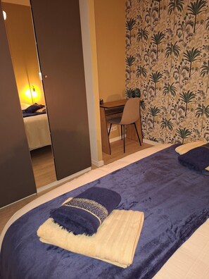 3 chambres, fer et planche à repasser, Wi-Fi, draps fournis
