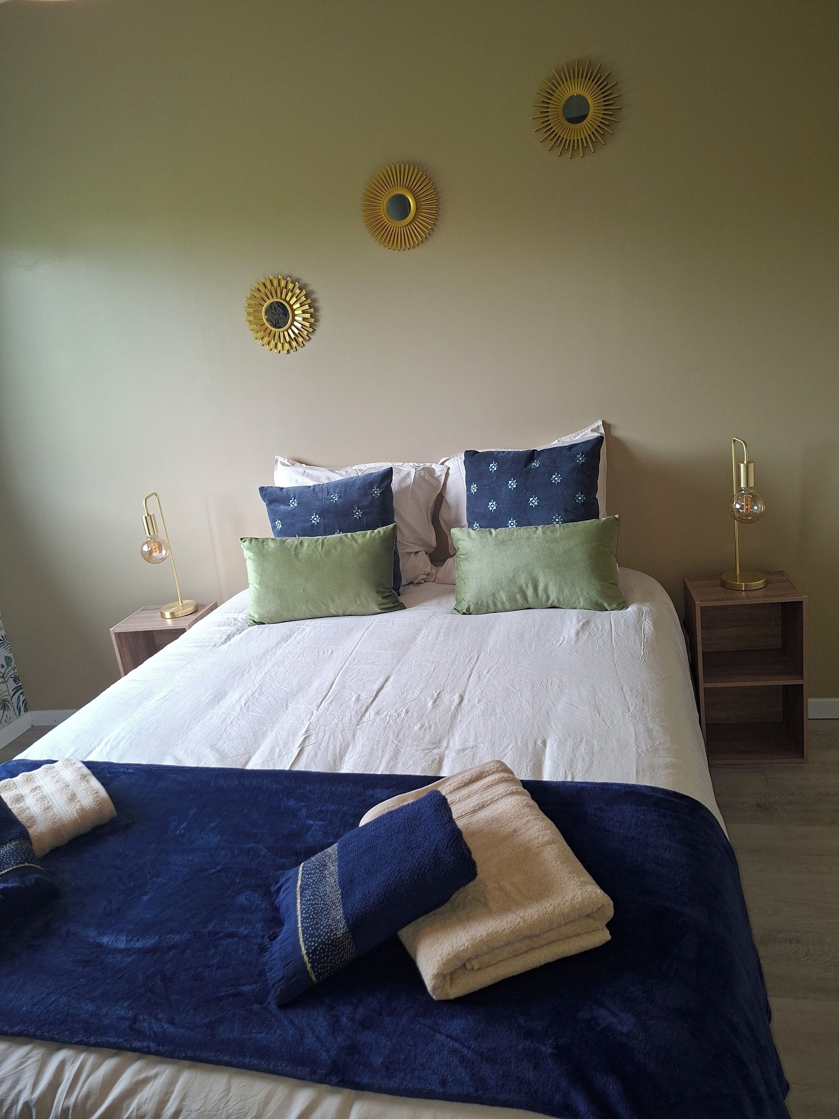 2 habitaciones, tabla de planchar con plancha, wifi y ropa de cama 