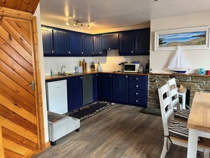Private kitchen - Lovely 3-bedroom cottage in Schull, perfect for a relaxing getaway (CO)