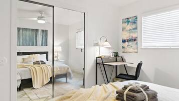 3 bedrooms, desk, iron/ironing board, WiFi