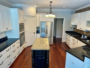 Fridge, microwave, oven, stovetop - Luxury Masters Rental 5BR 4.8 Acre Estate, Fire Pit, Gym, 2 Verandas (Grovetown)