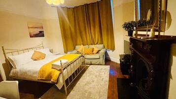 4 bedrooms, iron/ironing board, free WiFi, bed sheets