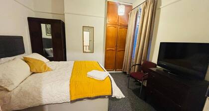 House - Sleeps 8 - Clifton Down 10 min Walk