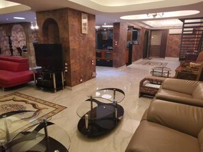 TV, fireplace - Peaceful 4-bedroom apartment with AC in delightful Giza Governorate (Giza Governorate)