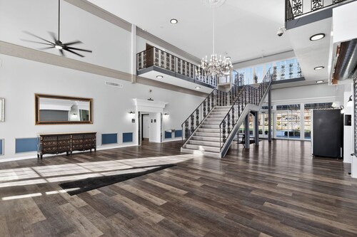 Lux Mins To Atrium Health & Charlotte Airport