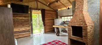 Mountain cabin with fireplace. Cozy Bermond House.