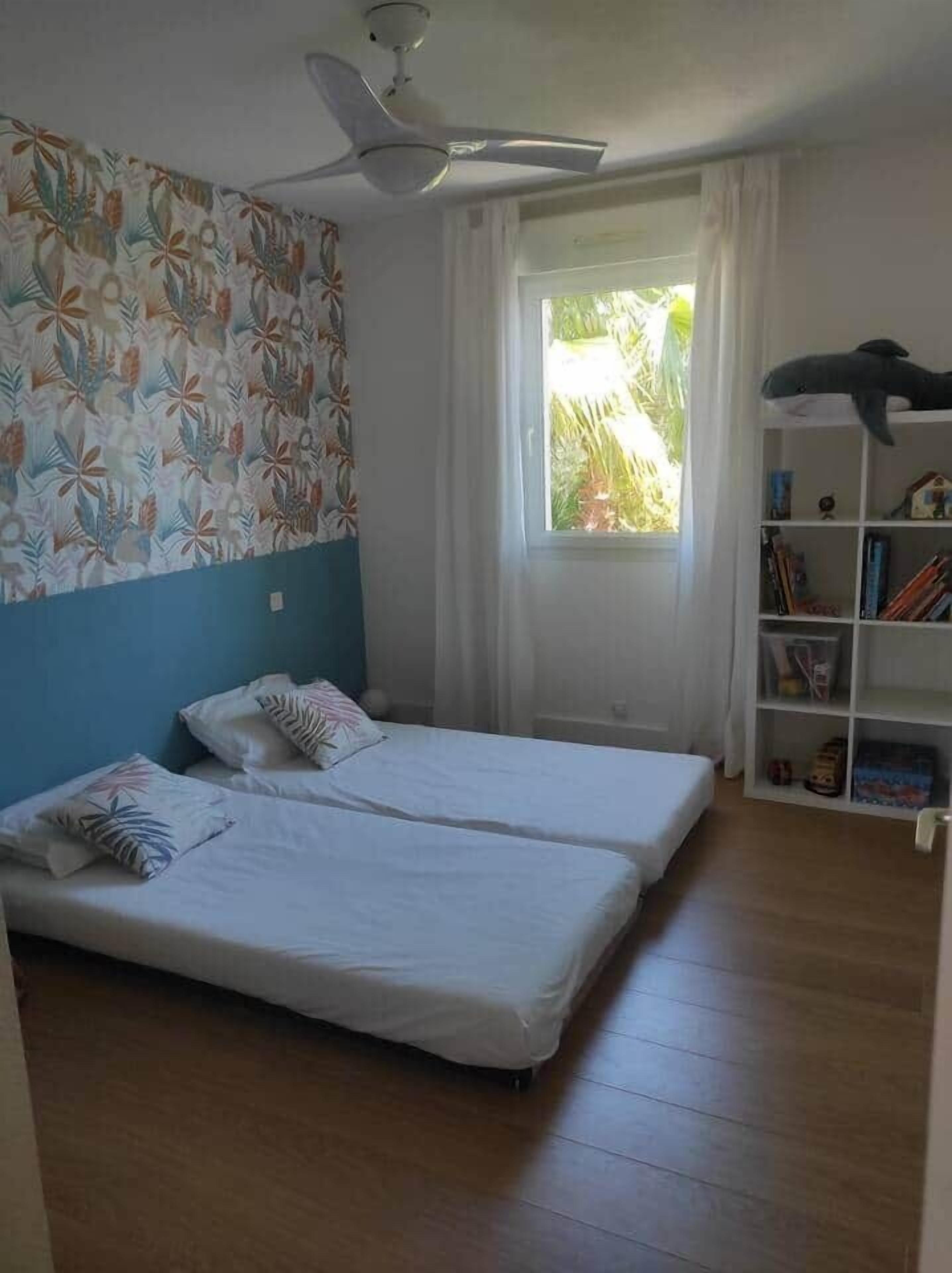 3 chambres, fer et planche à repasser, Wi-Fi, draps fournis