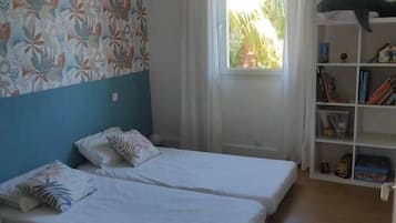 3 chambres, fer et planche à repasser, Wi-Fi, draps fournis