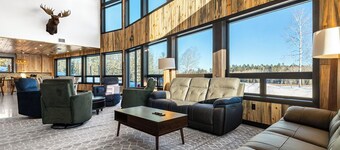 On The Rocks Lodge w/HOT TUB & direct access to snowmobile, ATV, & hiking trails