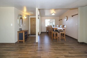 Interior - Relax & Recharge Retreat 4BR w/ Hot Tub (Tucson)