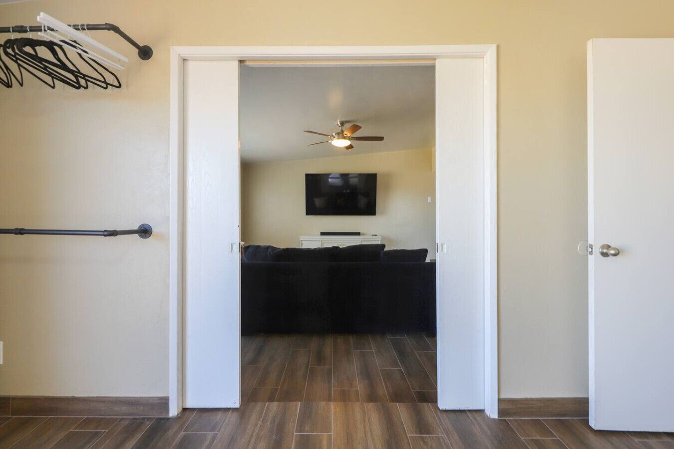 Télévision, chaîne hi-fi