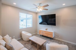 Living area - The One 311 (Glendale)