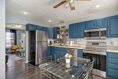 Belmont Blue Stylish Retreat - Bass Pro+MSU+Downtown+Drury