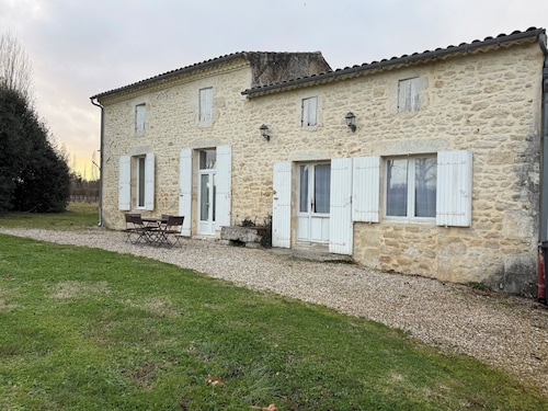 Country house: 15 minutes from Lesparre and 30 minutes from the beaches.