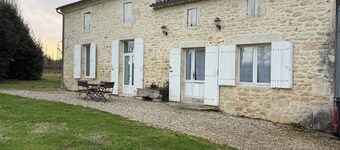 Country house: 15 minutes from Lesparre and 30 minutes from the beaches.