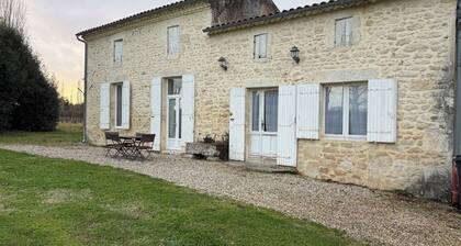 Country house: 15 minutes from Lesparre and 30 minutes from the beaches.