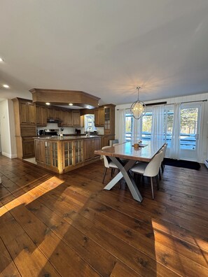 Dining - Chalet paisible en pleine nature – Saint-Alphonse-de-Rodriguez (Saint-Alphonse-Rodriguez)