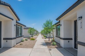 المنطقة المحيطة بالمنشأة