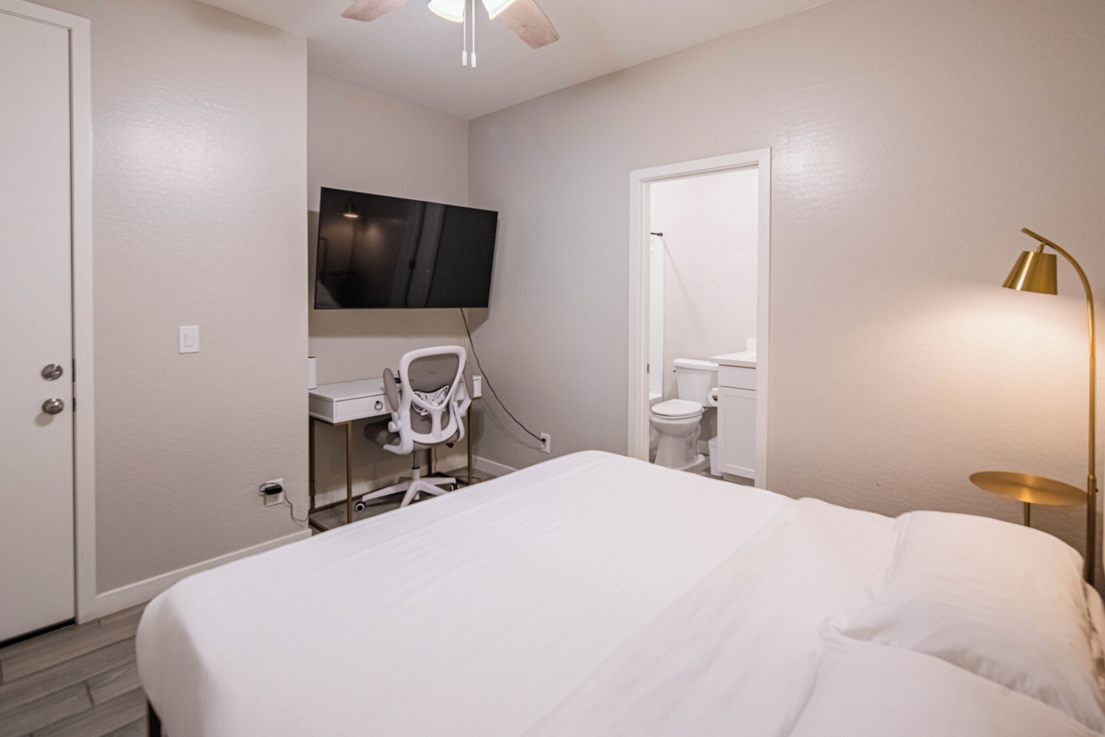 Iron/ironing board, free WiFi