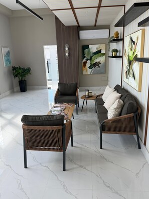 Interior - 2-bedroom condo in Centric Area of Santo Domingo with AC, fitness room and Pool! (Santo Domingo)