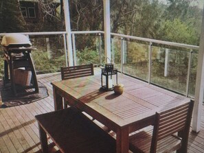 Outdoor dining - Hawks Nest   Winda Woppa  beautiful Beach House By Beach and River. (Hawks Nest)