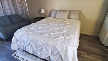 Skrivebord for bærbar PC og wi-fi (inkludert)