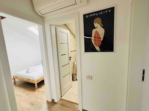 3 bedrooms, iron/ironing board, WiFi, bed sheets - Spacious 3BR Apt • 110sqm • Carol Park • Balcony (București)