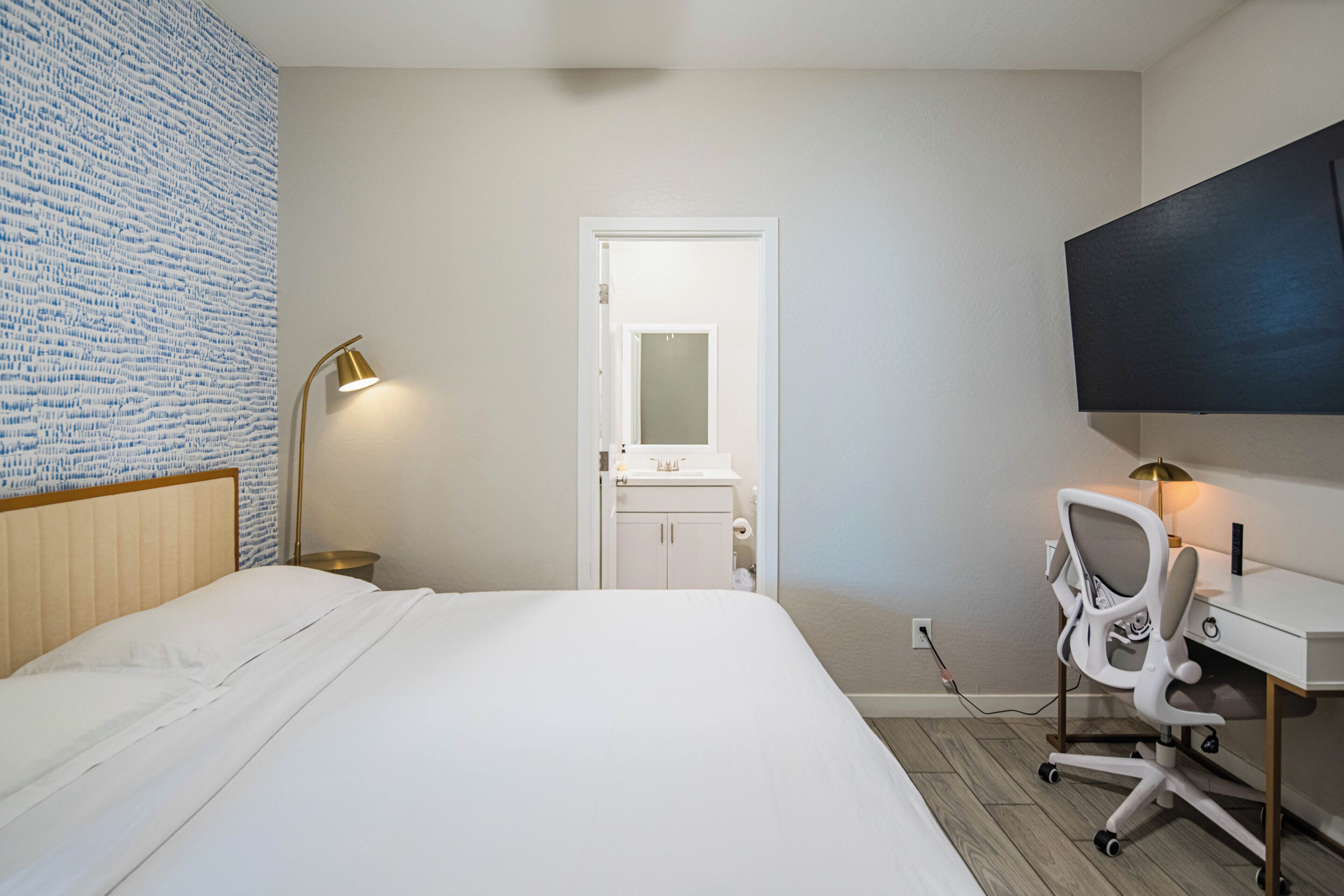 Iron/ironing board, free WiFi