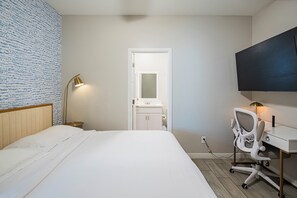 Iron/ironing board, free WiFi - The One 314 (Glendale)