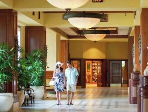 Interior - Hawaiian Escape - Grand Waikikian- 2 Bedroom 
Plus with Partial Ocean View (Honolulu)