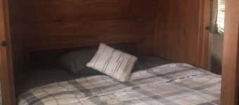 Cozy 1-bedroom camper sleeps up to 4
Daily/ weekly / monthly rate’s available