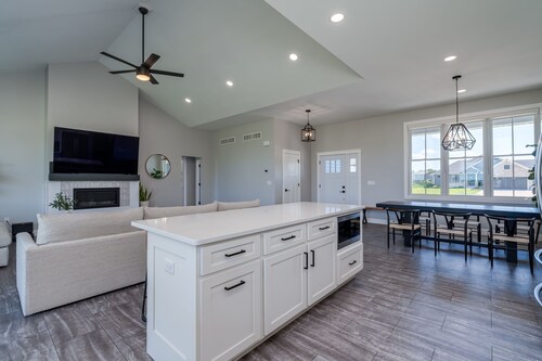 Prairie Court Retreat in North Mankato Sleeps 8