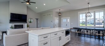 Prairie Court Retreat in North Mankato Sleeps 8