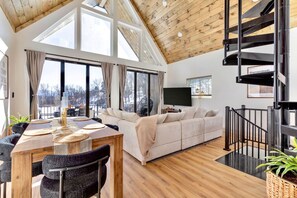 TV - Lake Haus Cabin - Hot Tub+ Sauna+ Lake View+ Wi-Fi (Luray)