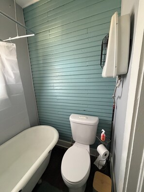 Serviettes fournies, savon, papier toilette