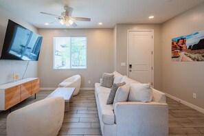 Living area - The One 315 (Glendale)