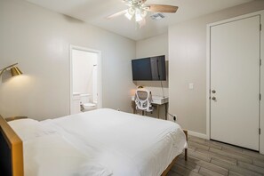 Iron/ironing board, free WiFi - The One 315 (Glendale)