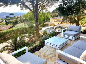 Terrace/patio - Villa at St Tropez Golf Club: 4 bedrooms, 24/7 security, tennis courts.... (Gassin)